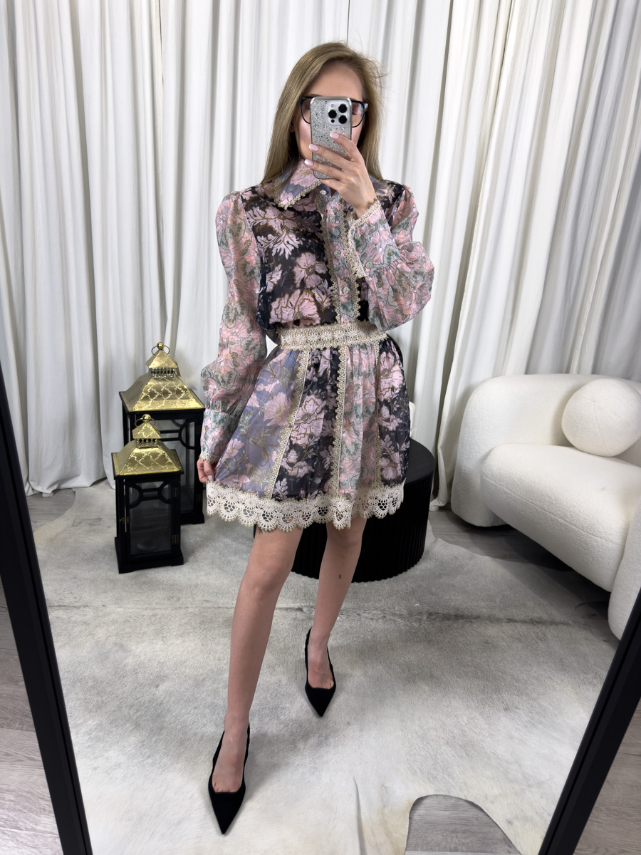 Komplet Laura różowy – elegancki komplet damski z koronką i kwiatowym wzorem