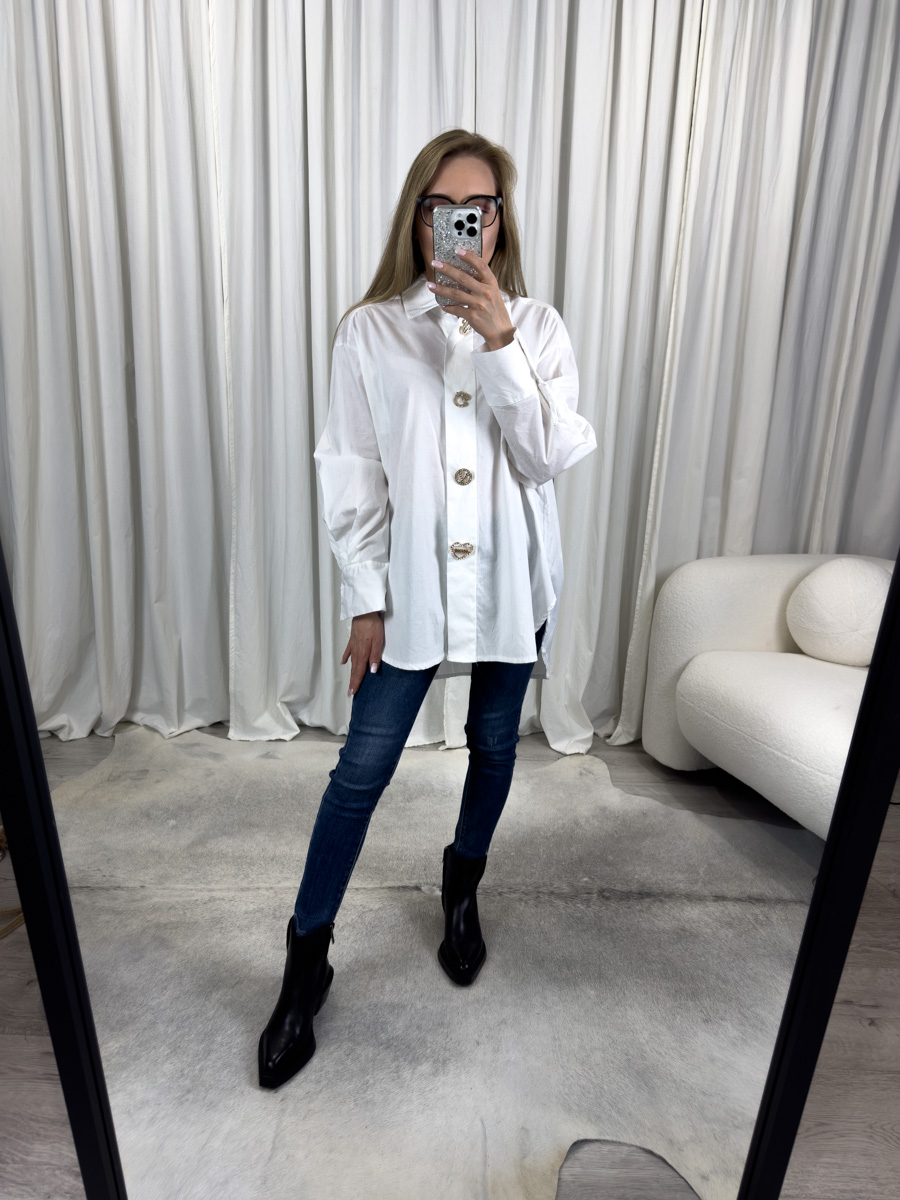 Koszula biała Bling – klasyczna koszula damska z ozdobnymi guzikami w formie serca i gwiazdy, styl elegancki.