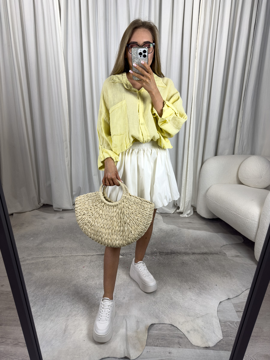 Przewiewna koszula z lnu Amber Wiya żółta - wygodny oversize na lato. Stylizacja z białą spódnicą.